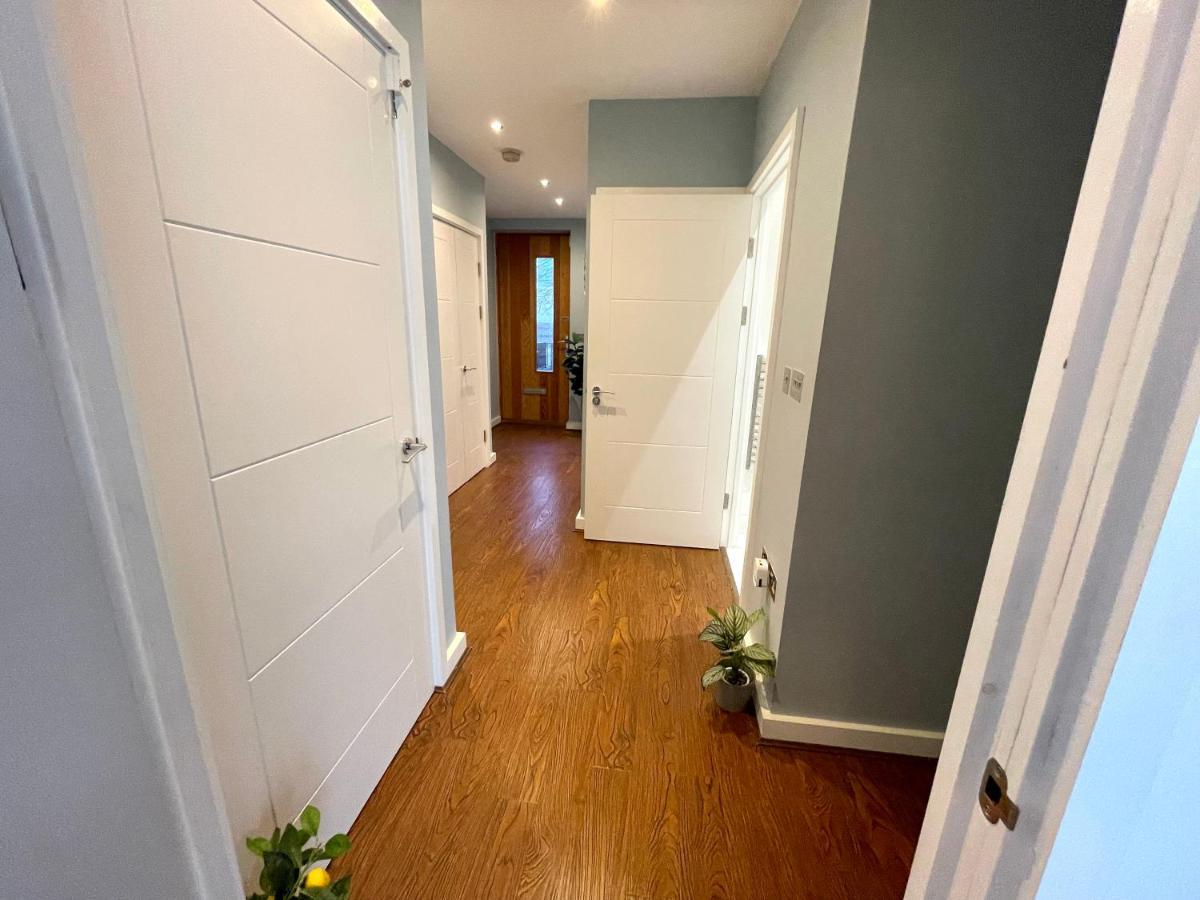 London Stratford Luxury House: Spacious Garden Retreat Near Westfield Exterior photo