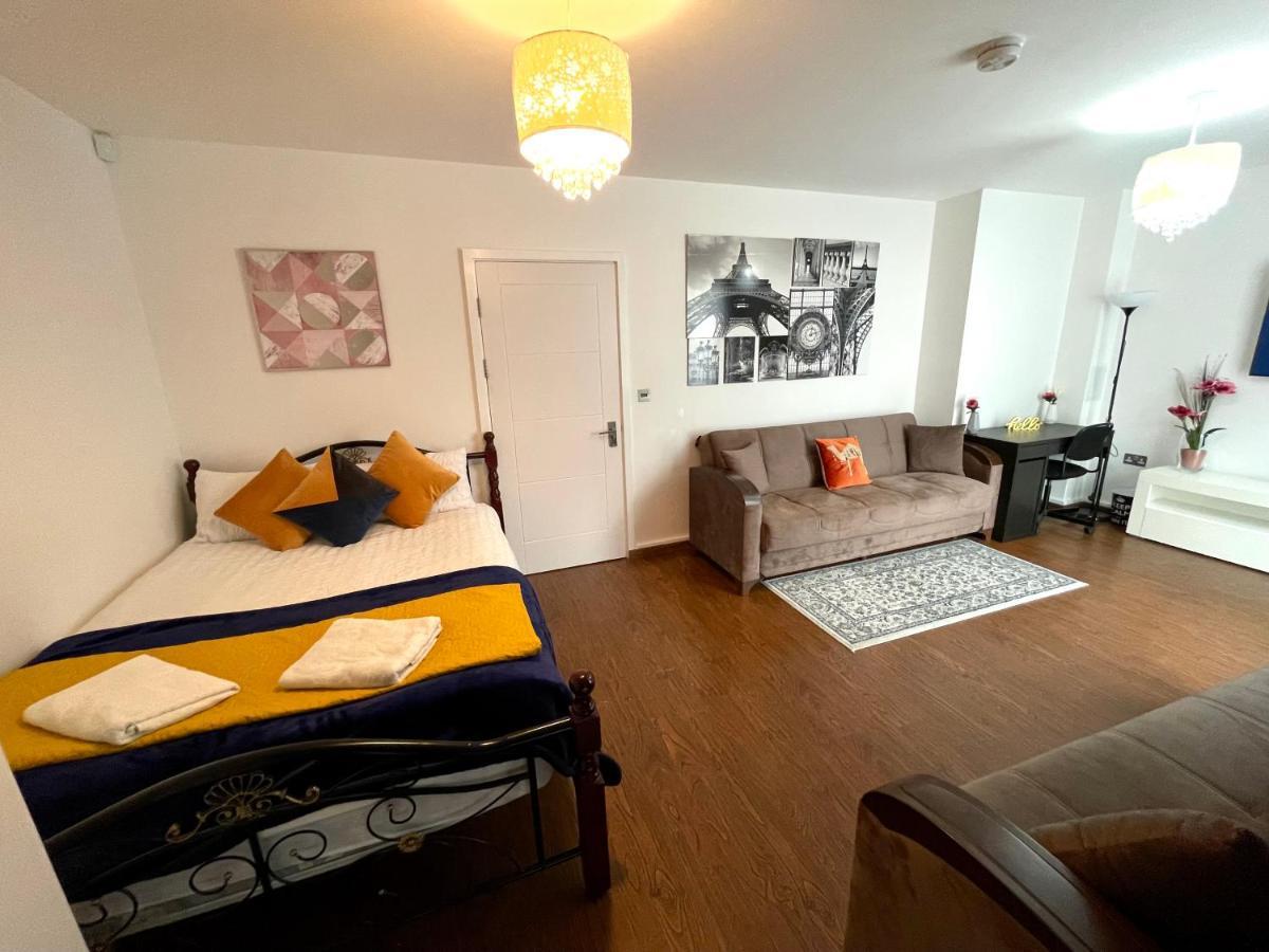 London Stratford Luxury House: Spacious Garden Retreat Near Westfield Exterior photo