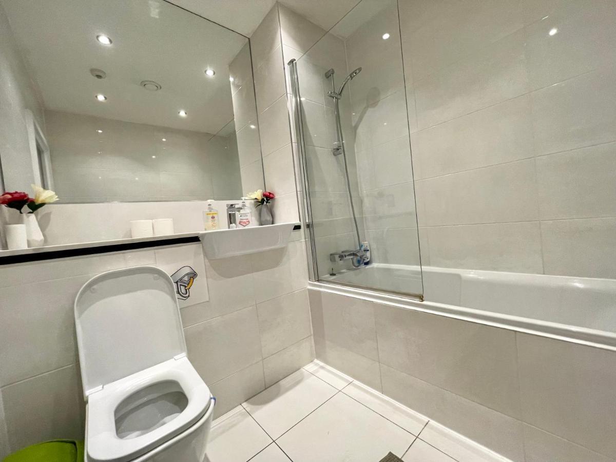 London Stratford Luxury House: Spacious Garden Retreat Near Westfield Exterior photo