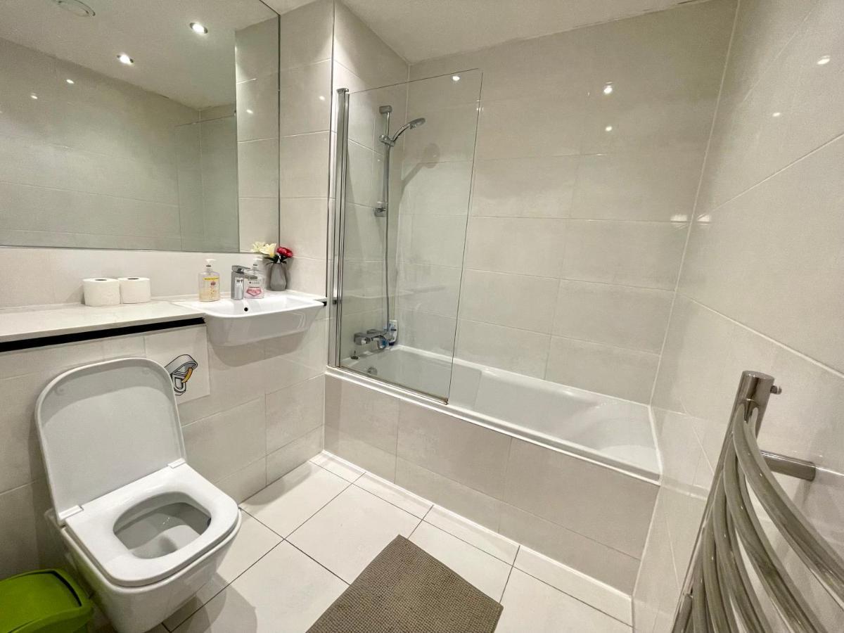 London Stratford Luxury House: Spacious Garden Retreat Near Westfield Exterior photo