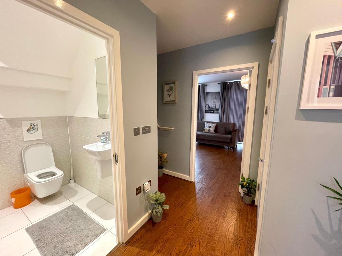London Stratford Luxury House: Spacious Garden Retreat Near Westfield Exterior photo